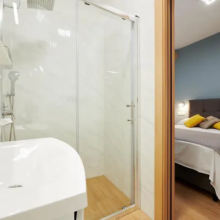 Tomy - Katy Bed & Breakfast