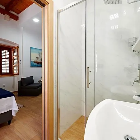 Tomy - Katy Bed & Breakfast