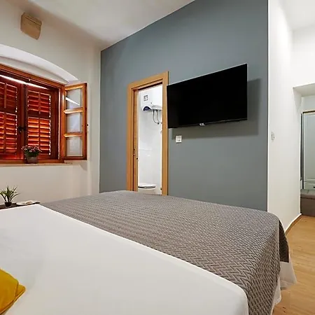 Tomy - Katy Bed & Breakfast