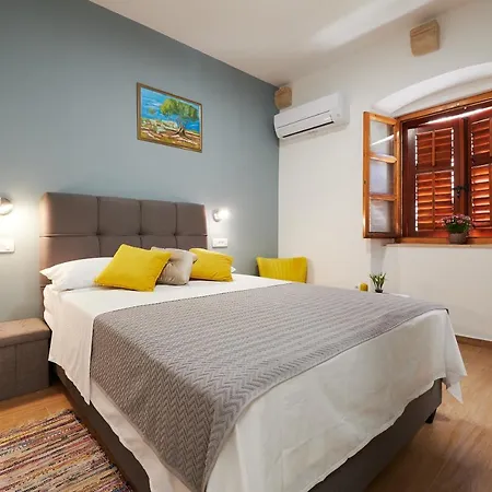 Tomy - Katy Bed & Breakfast Trogir